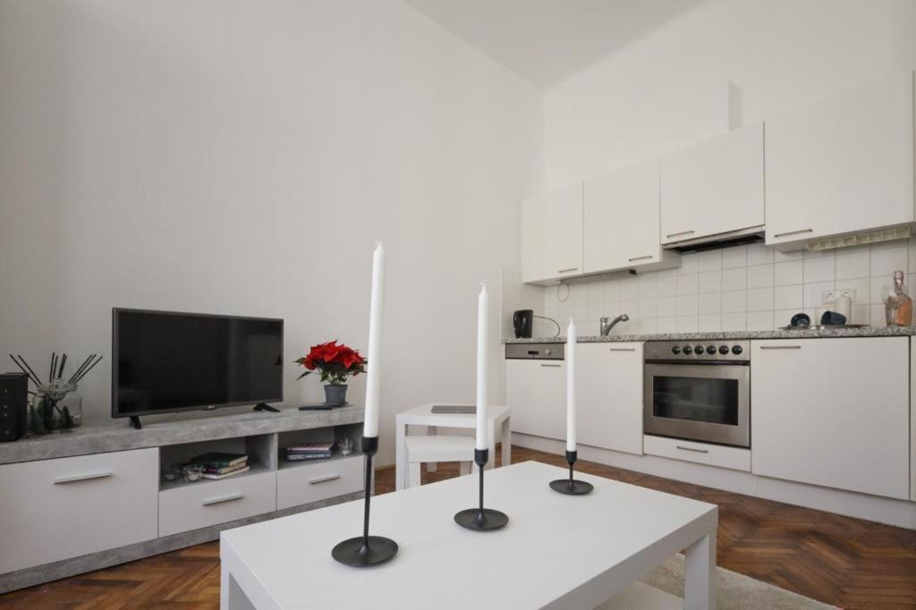 10-next Metro U3 Apartment *