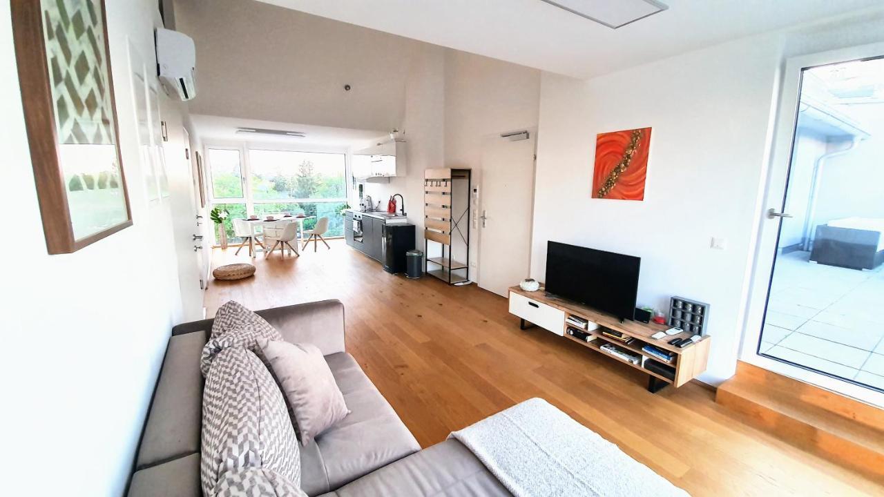 Rooftop Terrace, Free Garage Parking And Pool! Appartamento Vienna
