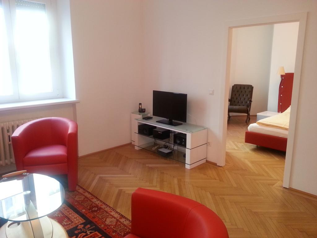- Cav 4* Vienna