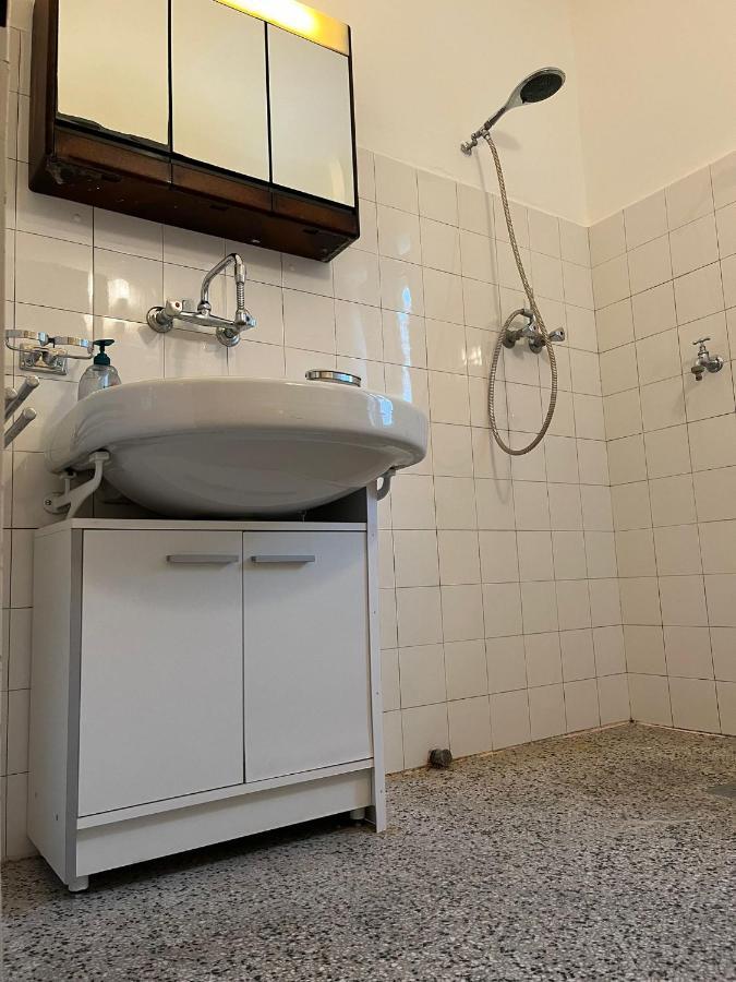 Breathtaking Shared Near Danube River /w Garden And Parking Affittacamere *
