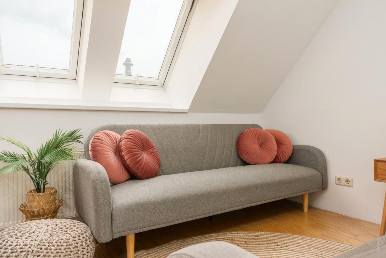 Penthouse, 3 Separate Bedrooms, 2 Min To U6 Nussdorfer Strasse Vienna