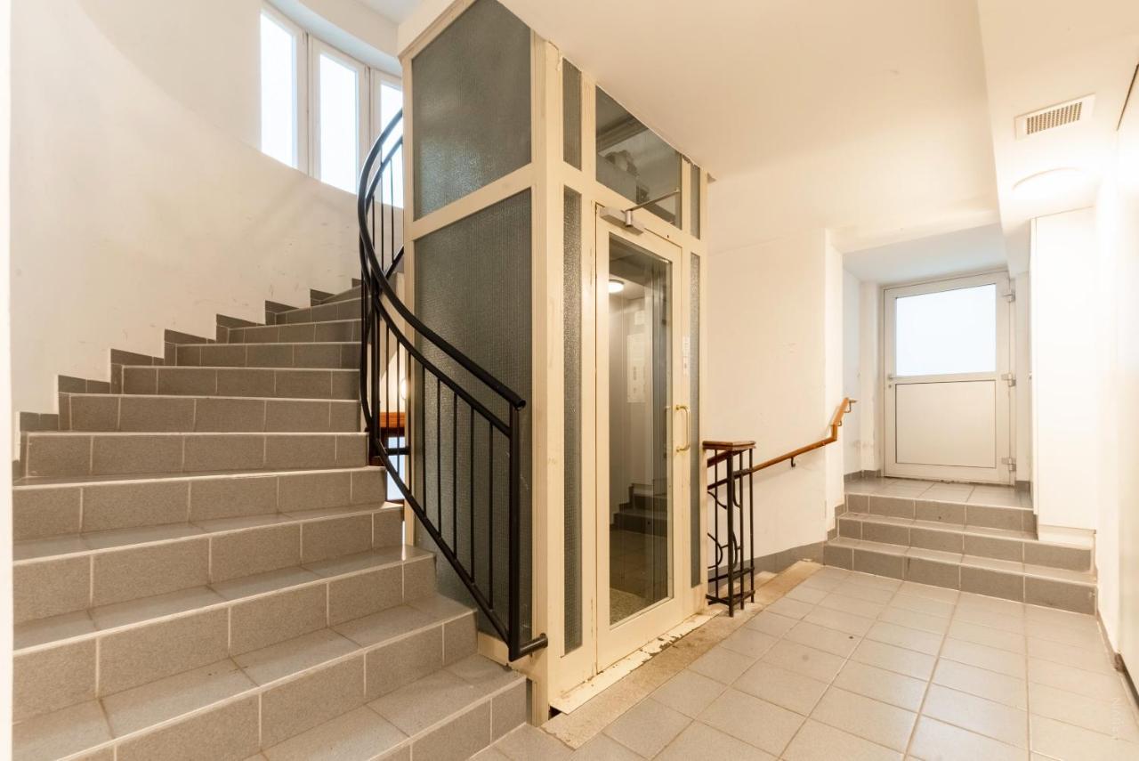 Penthouse, 3 Separate Bedrooms, 2 Min To U6 Nussdorfer Strasse Apartment *