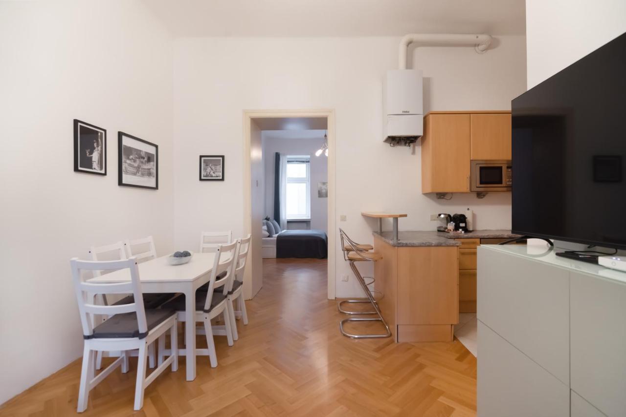 Zentrale Ruhelage Im Typischen Wiener Altbau Apartment
