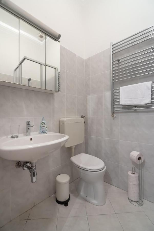 Apartment Zentrale Ruhelage Im Typischen Wiener Altbau *