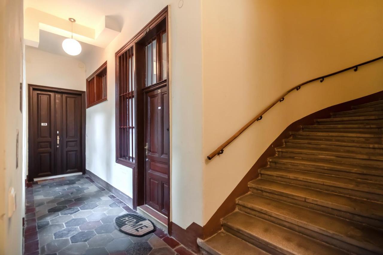 Zentrale Ruhelage Im Typischen Wiener Altbau Wien