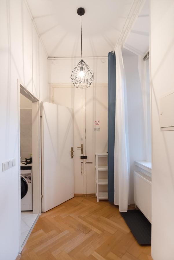 Zentrale Ruhelage Im Typischen Wiener Altbau Wien