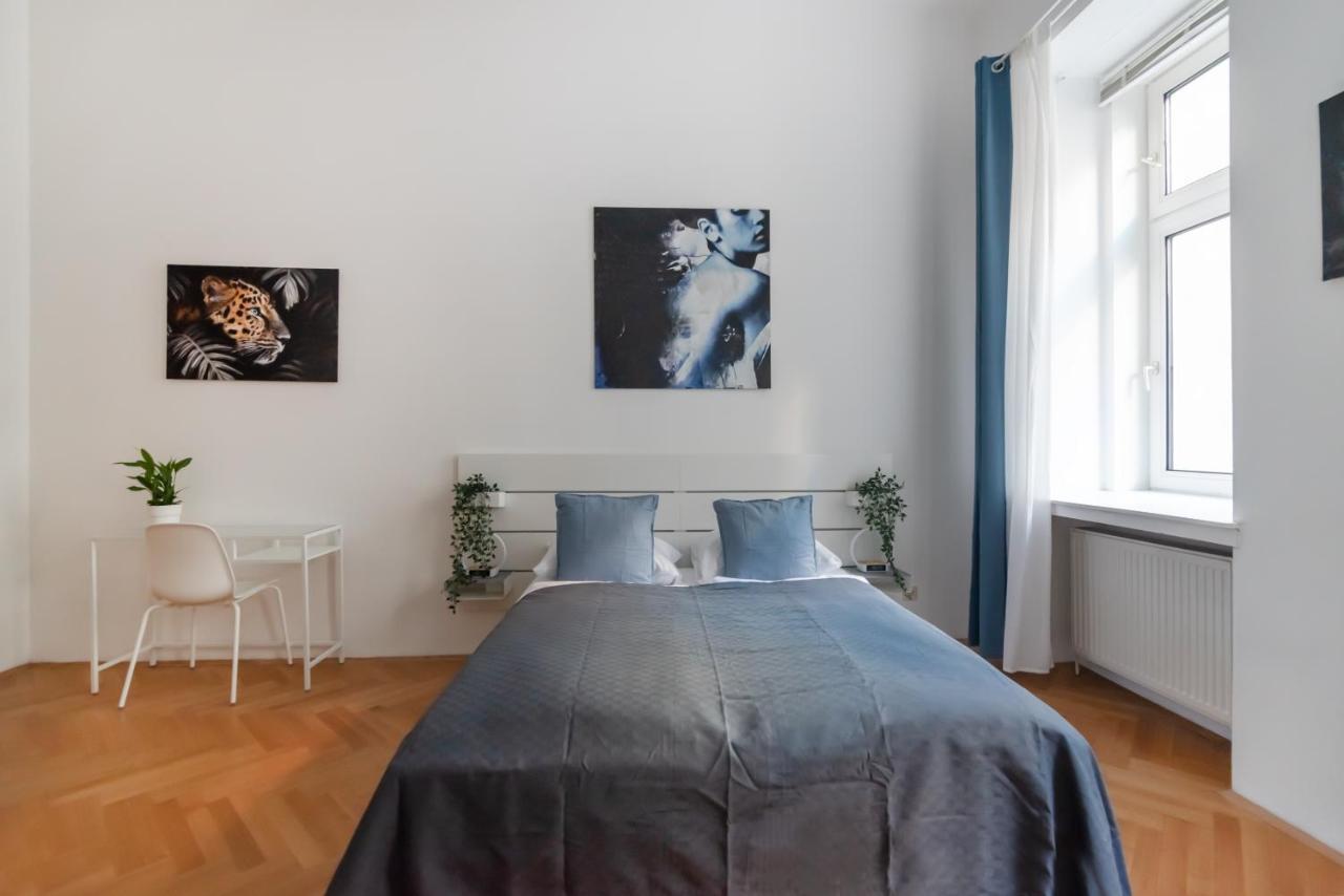 Zentrale Ruhelage Im Typischen Wiener Altbau *