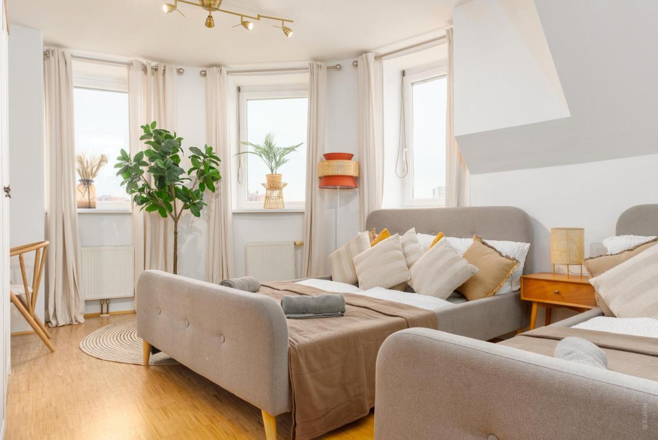 Penthouse, 3 Separate Bedrooms, 2 Min To U6 Nussdorfer Strasse Vienna