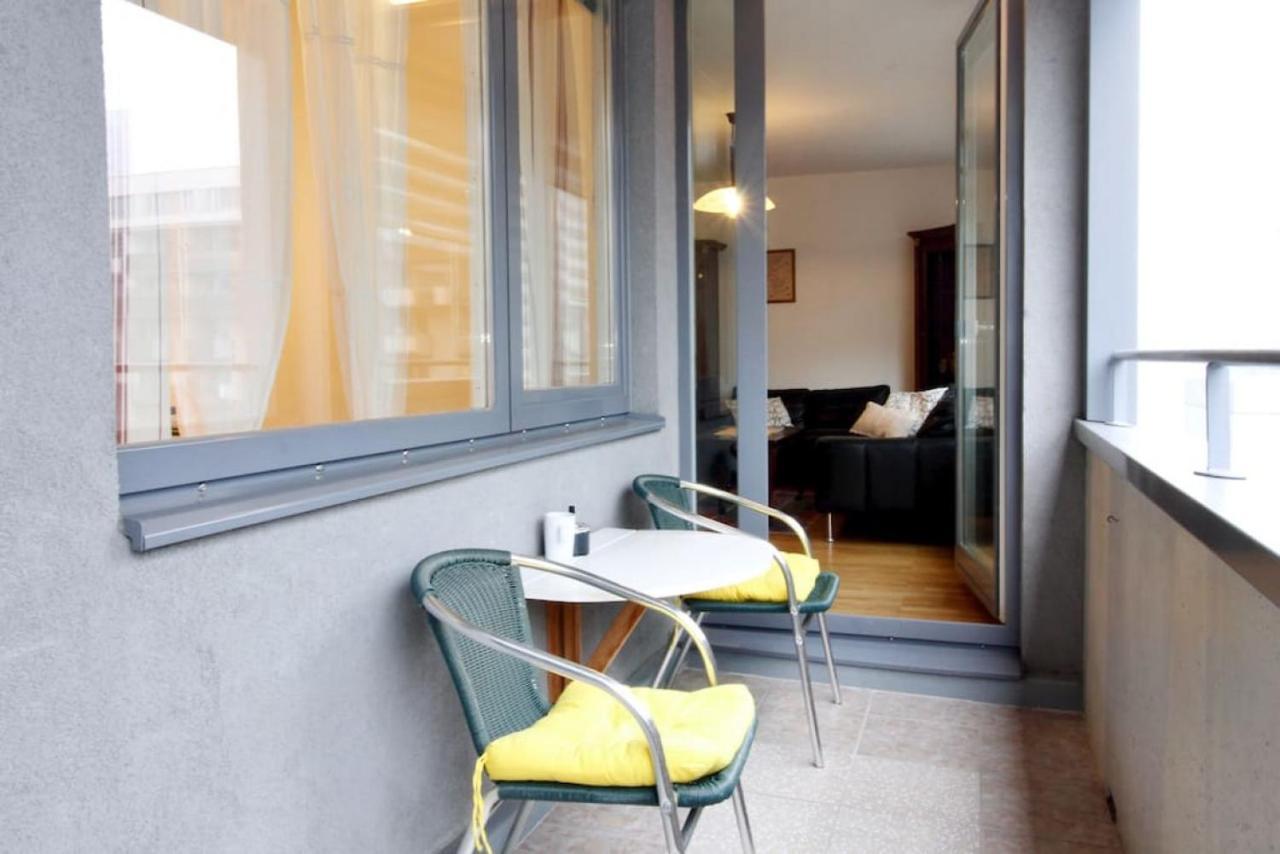 Apartment Grosse Balkonwohnung Bei Uno City