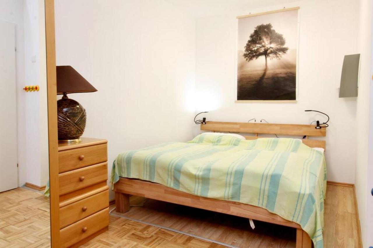 Grosse Balkonwohnung Bei Uno City