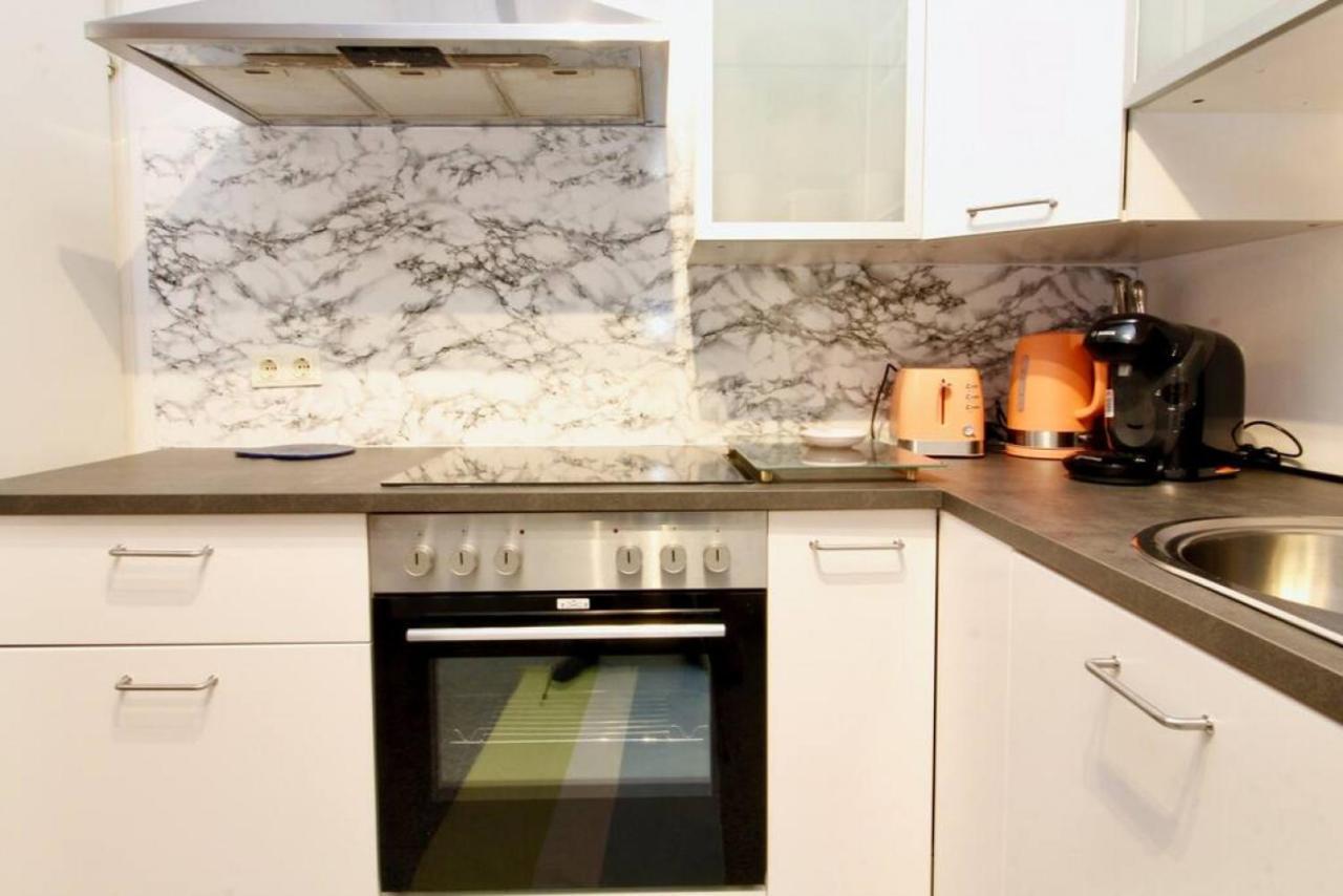 Apartment Grosse Balkonwohnung Bei Uno City *