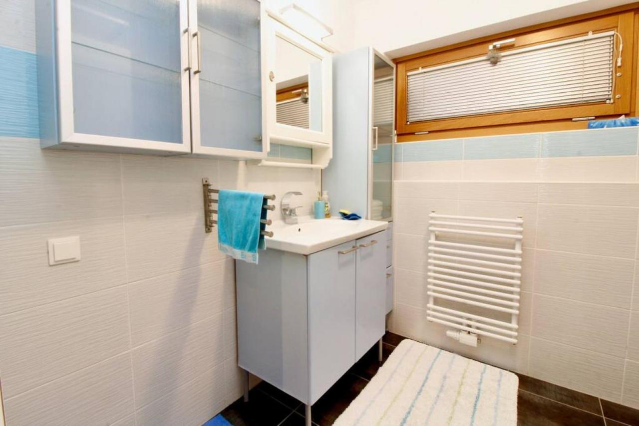 Grosse Balkonwohnung Bei Uno City Vienna