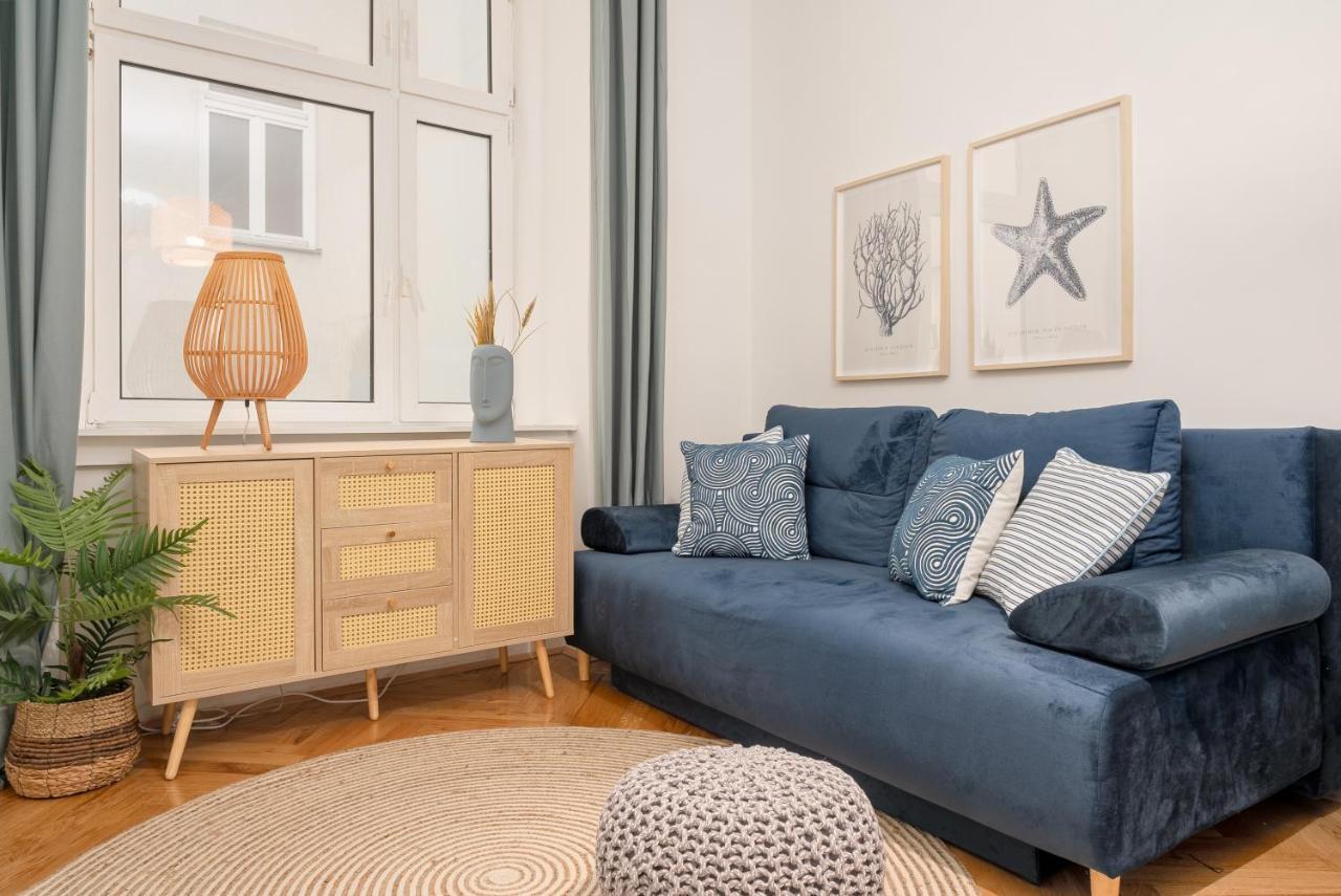 Central, 5 Min Walk To U4 Friedensbruecke Apartment *