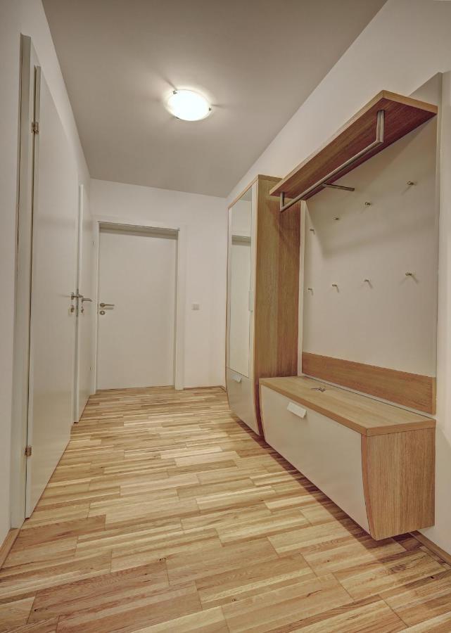 Carin Deluxe I *