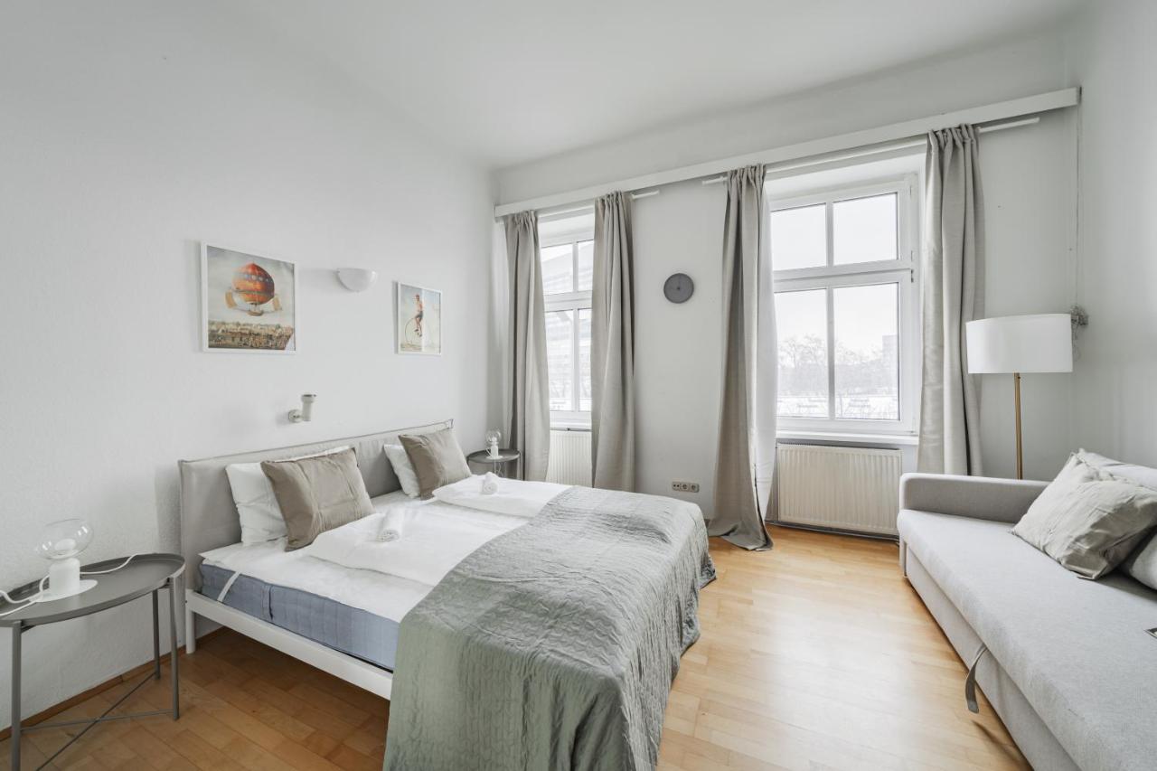 Stylisch In Vienna's 18th District Apartment