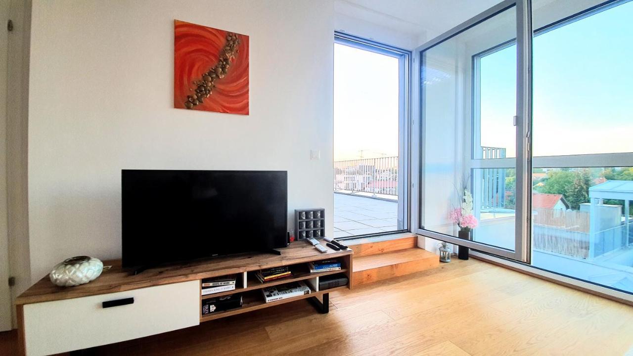 Rooftop Terrace, Free Garage Parking And Pool! Appartamento *