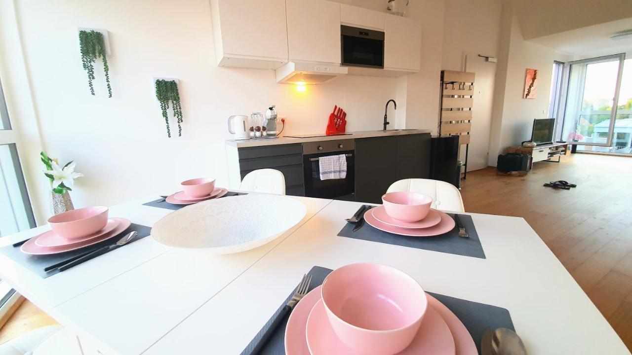 Rooftop Terrace, Free Garage Parking And Pool!