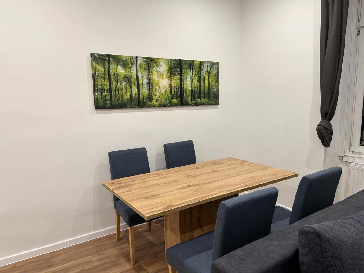 Premium Renovated Flat In Central Apartment *