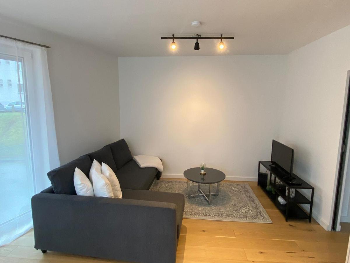 2-room 150m To Metro Apartment Wien