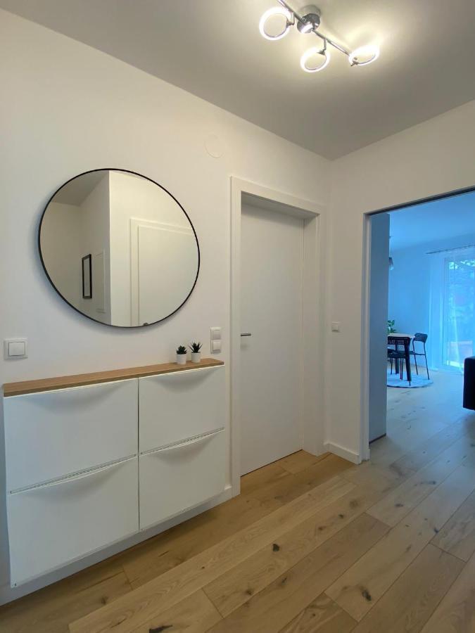 2-room 150m To Metro Apartment Wien