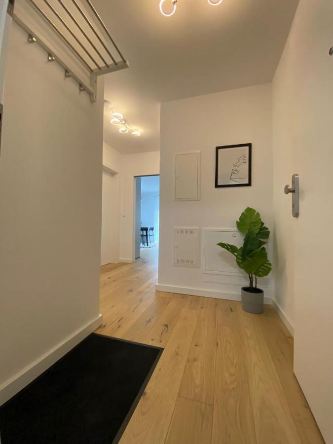 Apartment 2-room 150m To Metro *