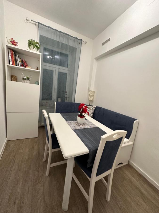 Apartment Cosy & Quiet In 17th District