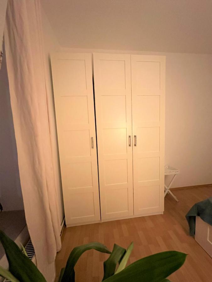 Cosy & Quiet In 17th District Apartment Vienna