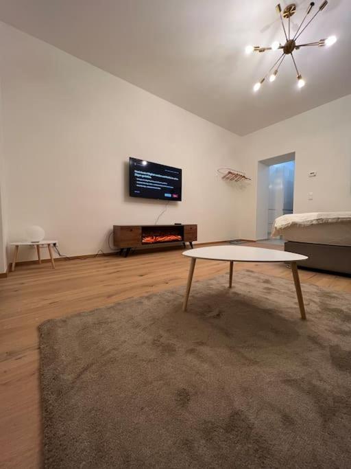 Near Hauptbahnhof - Kingsize Bed Vienna