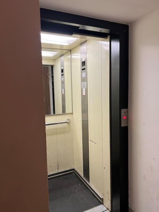 Near Hauptbahnhof - Kingsize Bed Vienna