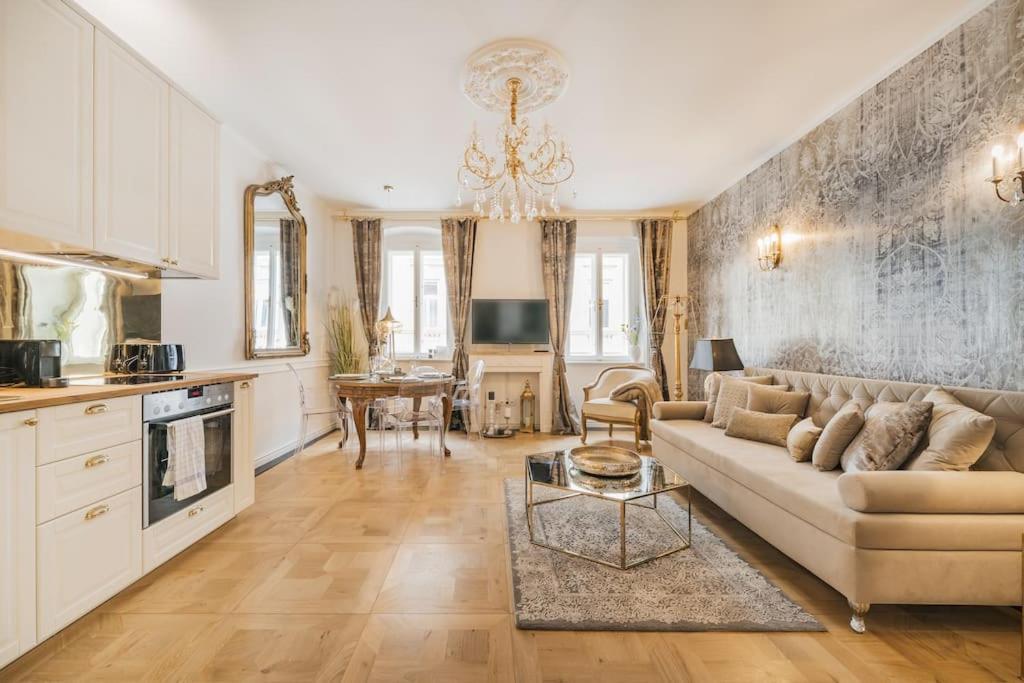 Vivid City Gem - A Reminiscence Of Gustav Mahler Apartment *