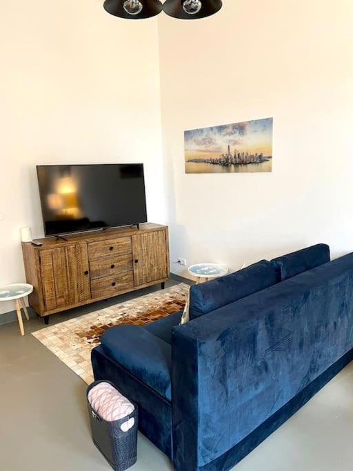 Klimatisierte Sehr Zentrale Wohnung-loftstyle- *