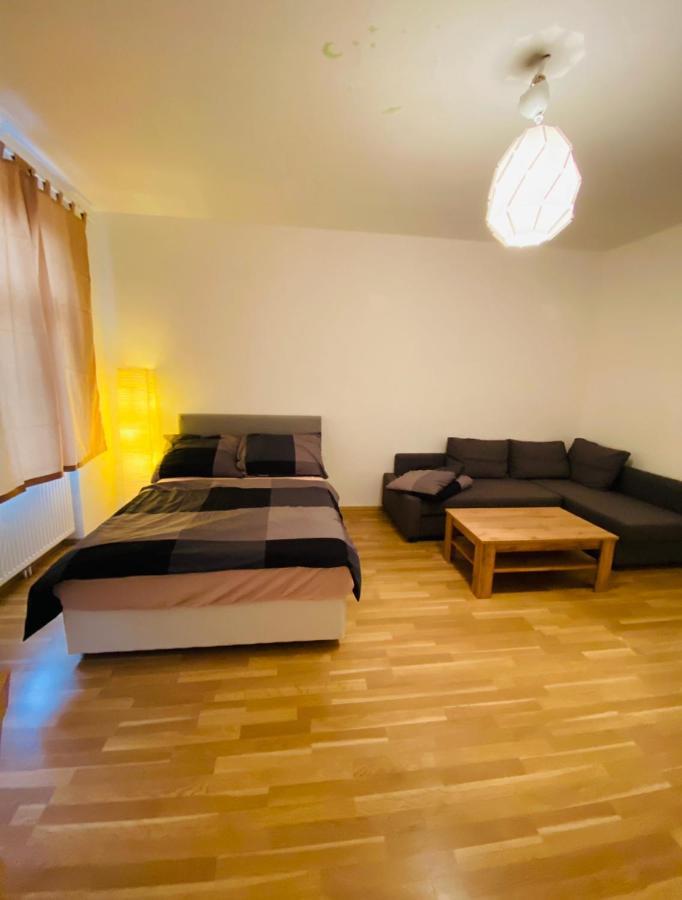 Hollergasse 22 *