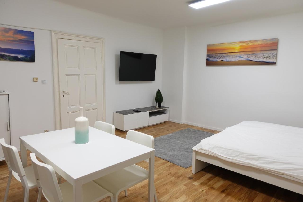 Comfortable In Central Apartment