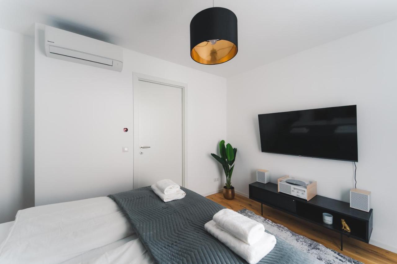 Apartment Triangle City Ii *