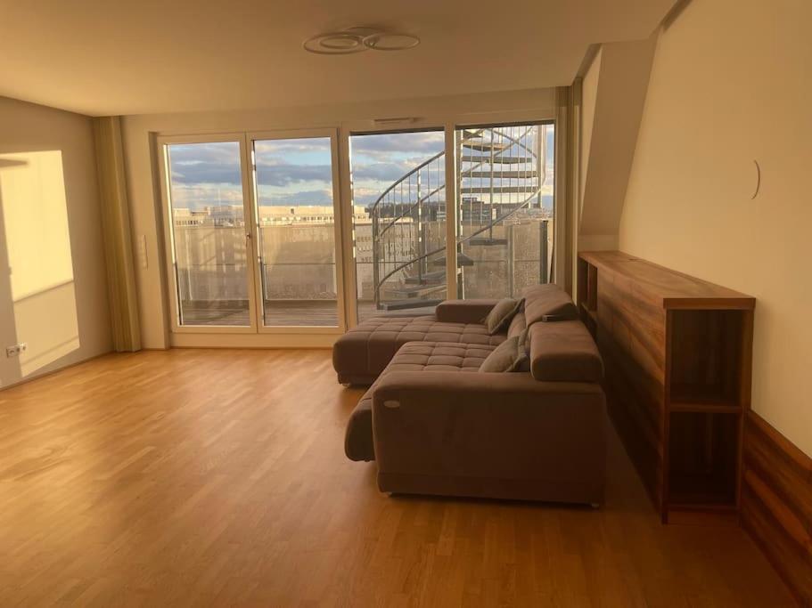 Rooftop Terrace- Panoramablick Ueber *