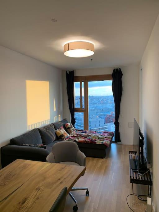 Stunning View Over In City Center Apartment *