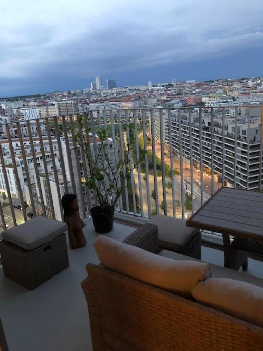 Stunning View Over In City Center Apartment Vienna
