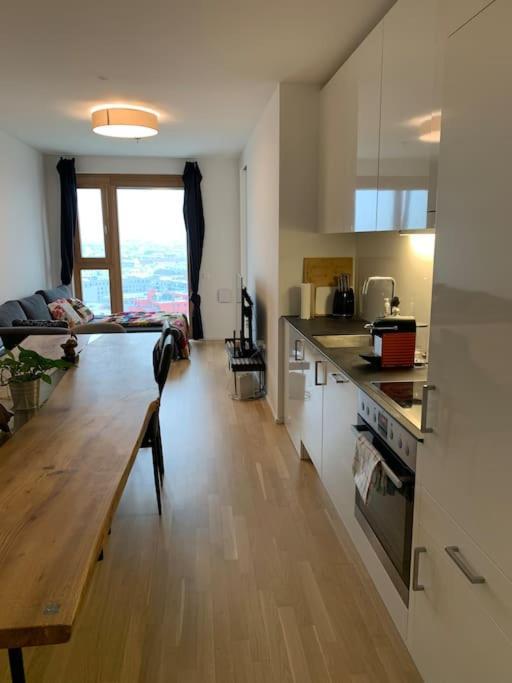 Stunning View Over In City Center Apartment