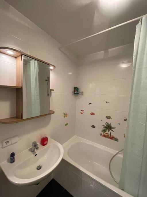 Modern And Comfortable Next To Mainstation Apartment Wien