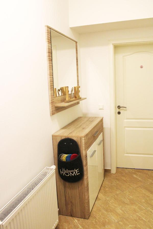 Goldberger 1020 Apartment *
