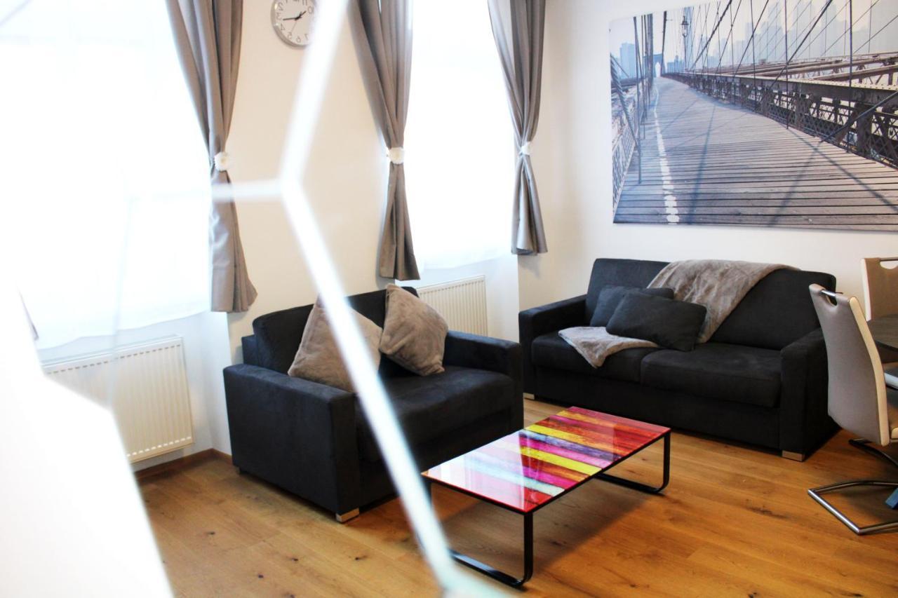 Goldberger 1020 Apartment