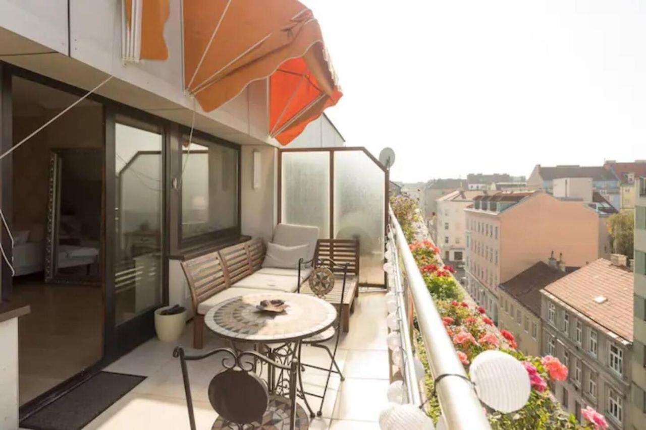 Christmas Market Rooftop Dollhouse 4 Couple Apartment *