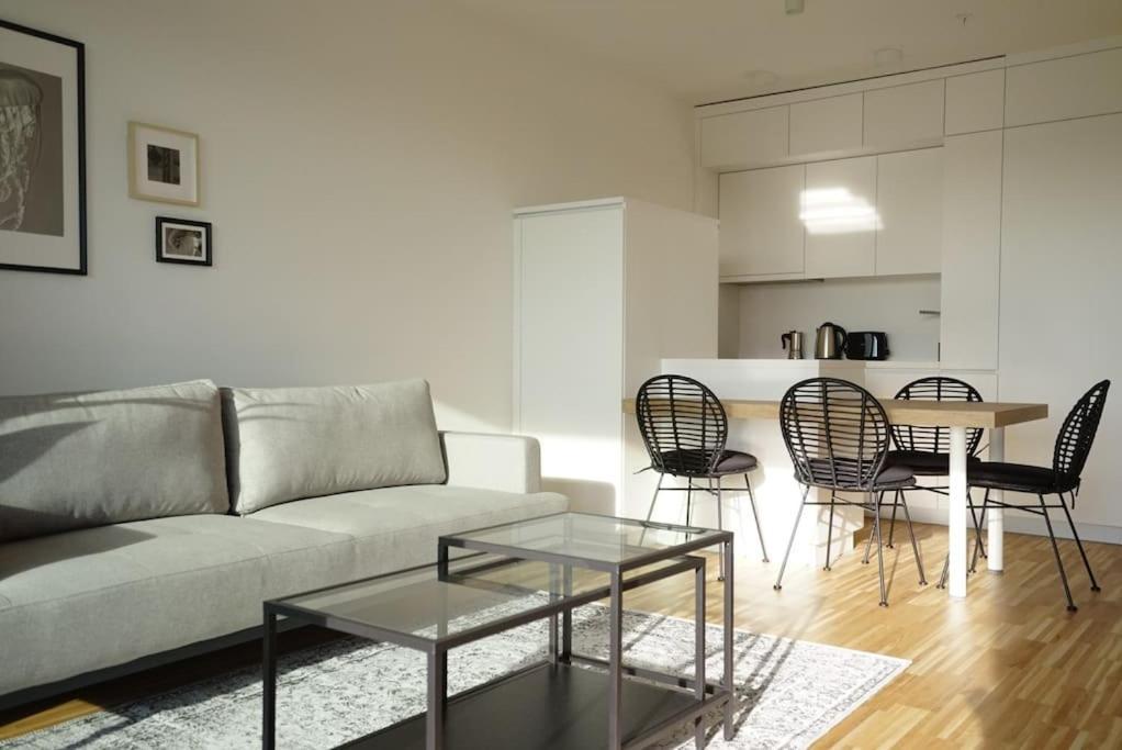 With Terrace Near Metro Station And Appartamento
