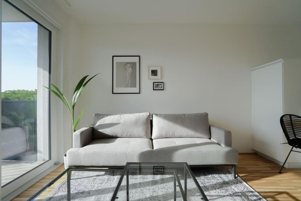 Appartamento With Terrace Near Metro Station And