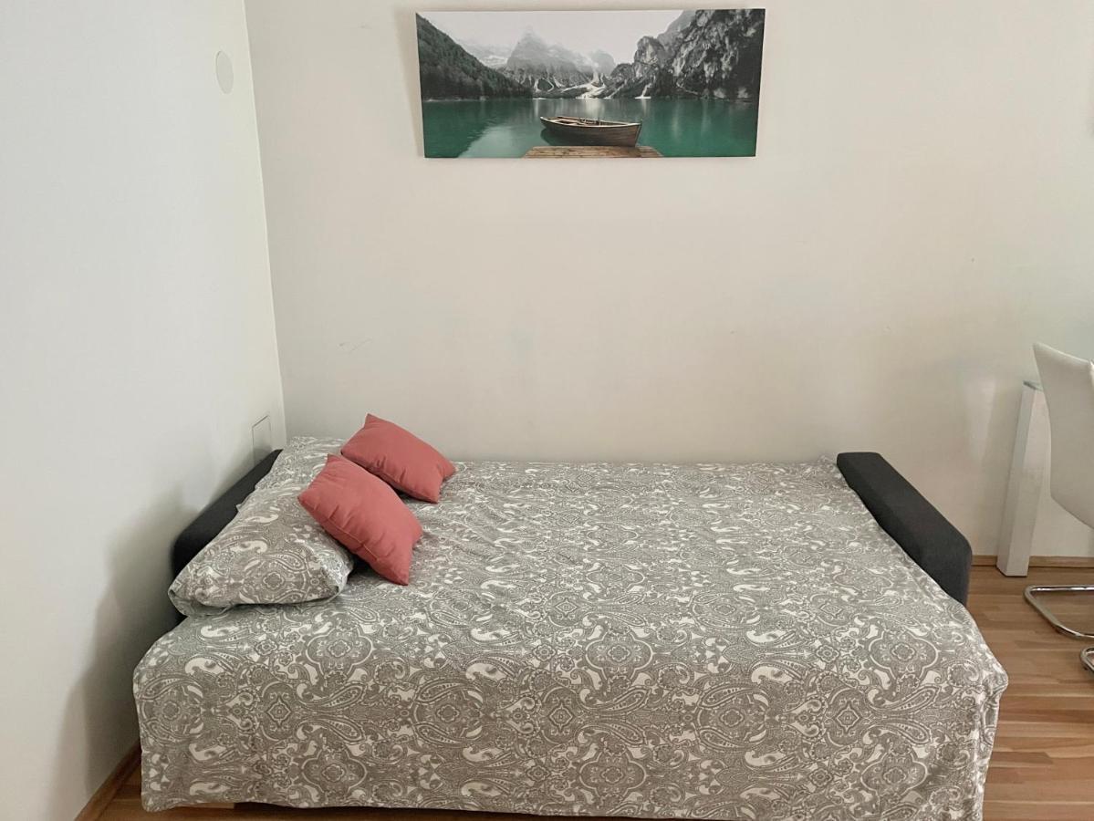 1 Bedroom Near Central Station Apartment *