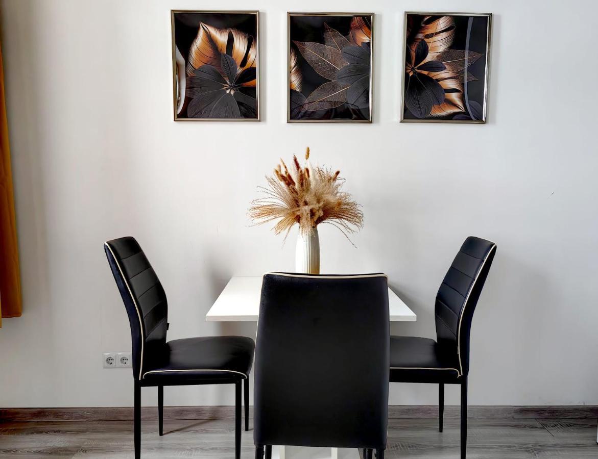 Adonis Apartment