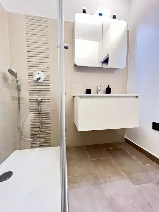 Spacious With Terrace Apartment *