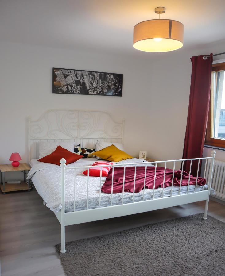 Nr 1 With 2 Balconies 3 Bedrooms Near Main Train Station Apartment *