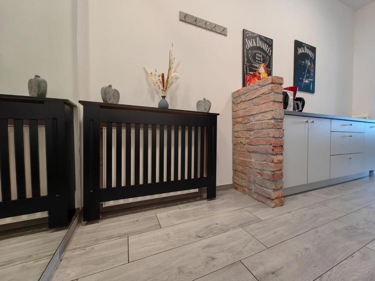 Adonis Apartment *