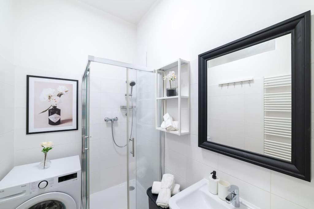 Beautiful In Vienna's Heart 1b Apartment